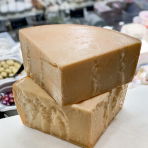 Parmigiano Reggiano. Koemelk kaas uit Italië. 24 maanden gerijpt.