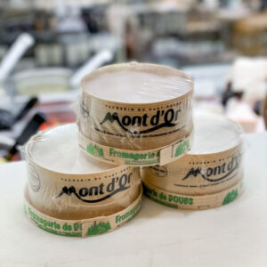 Vacherin Mont d'Or kaas in houten bakje