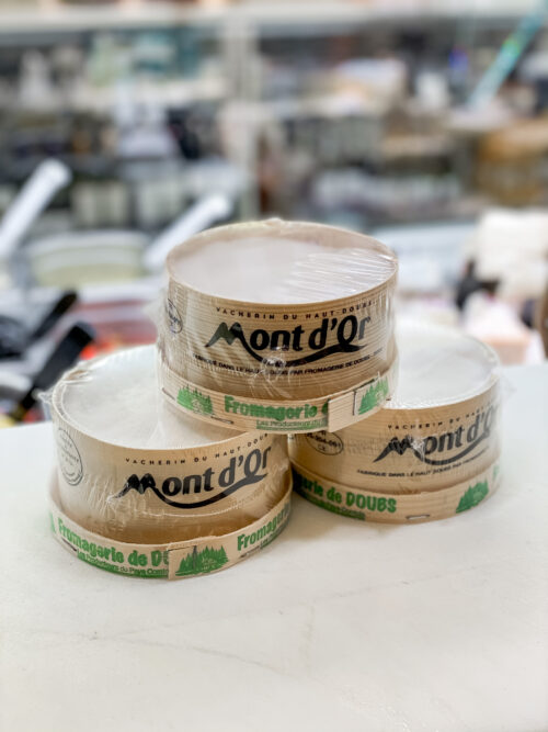 Vacherin Mont d'Or kaas in houten bakje